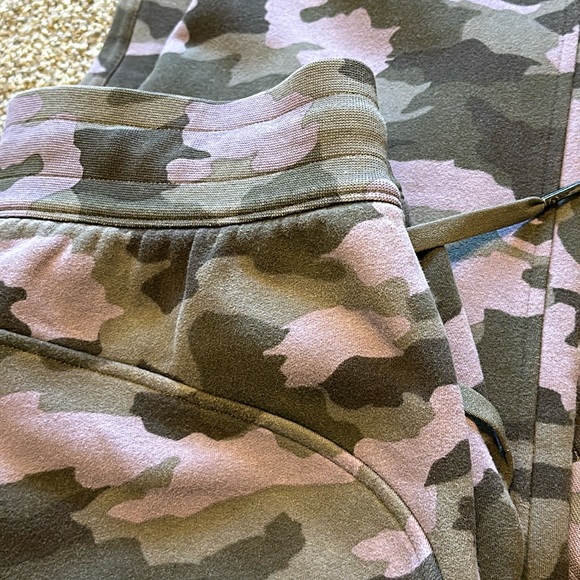 Lululemon Scuba High-Rise Jogger - Picture 13 of 14